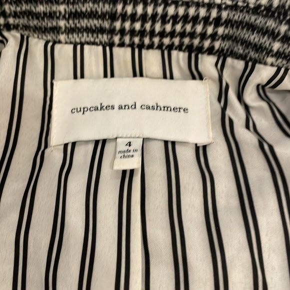Cupcakes and cashmere plaid flannel blazer, size 4 - Picture 3 of 5